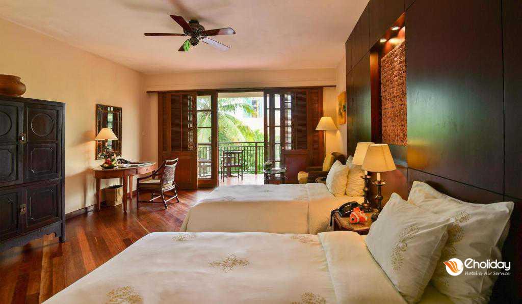 Nhân viên reverside coffees